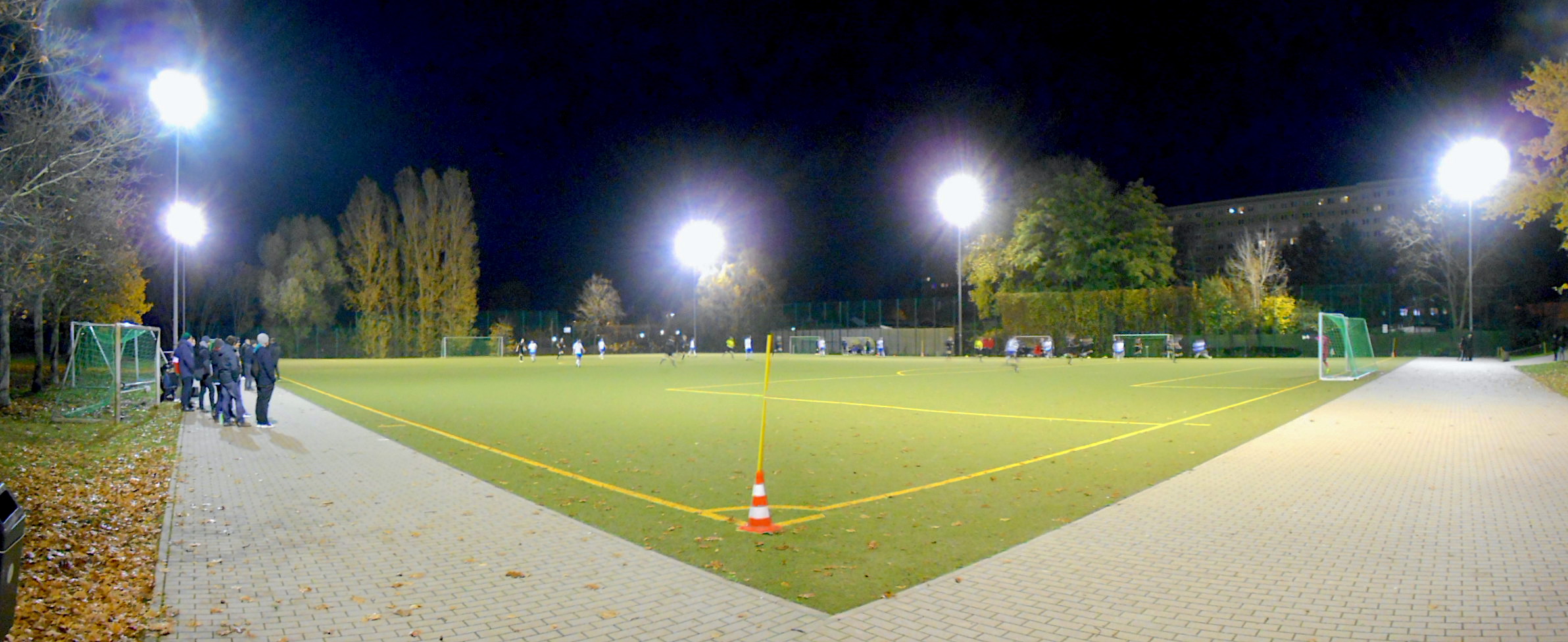 Allende-Sportplatz: Köpenicker FC II – SG Blau-Weiß Friedrichshain