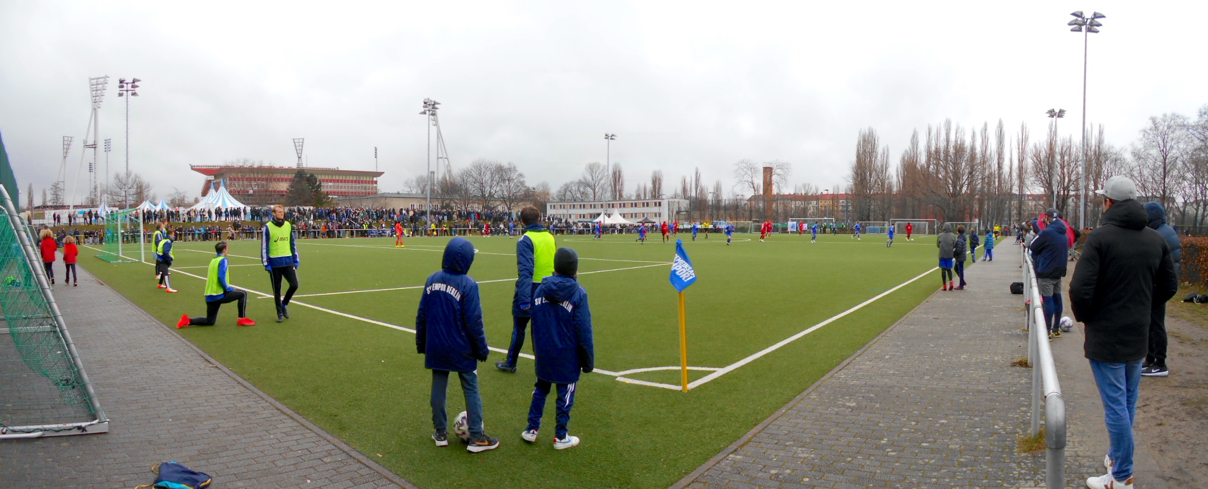 F.-L.-Jahn-Sportpark: SV Empor Berlin – Berliner AK