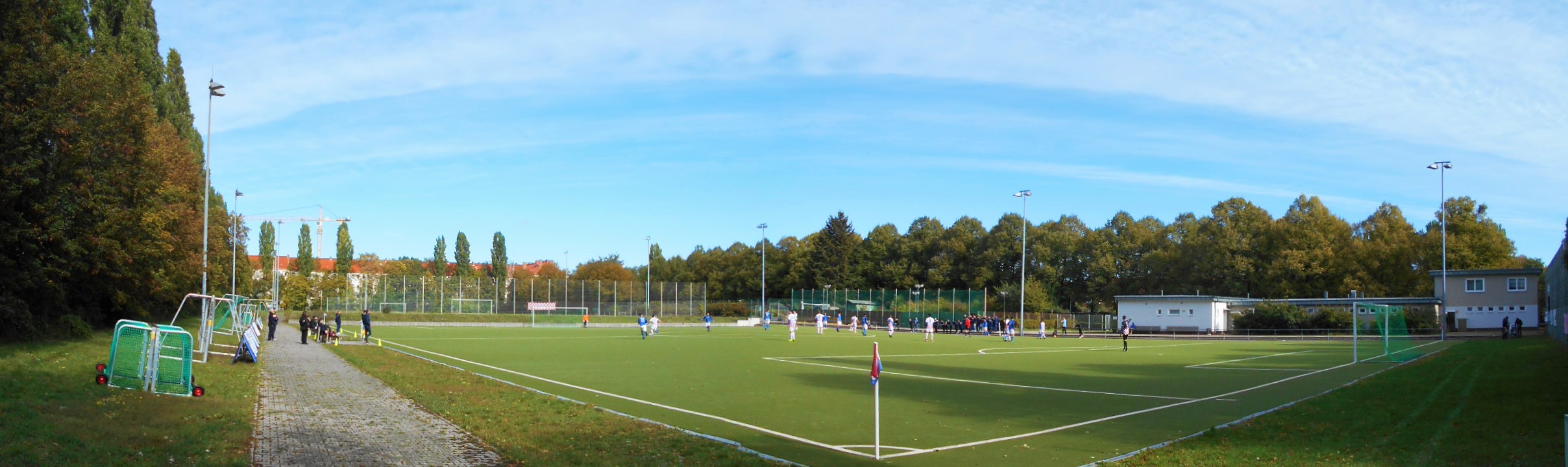 Friedrich-Ebert-Stadion: SD Croatia Berlin II – SG Blau-Weiß Friedrichshain