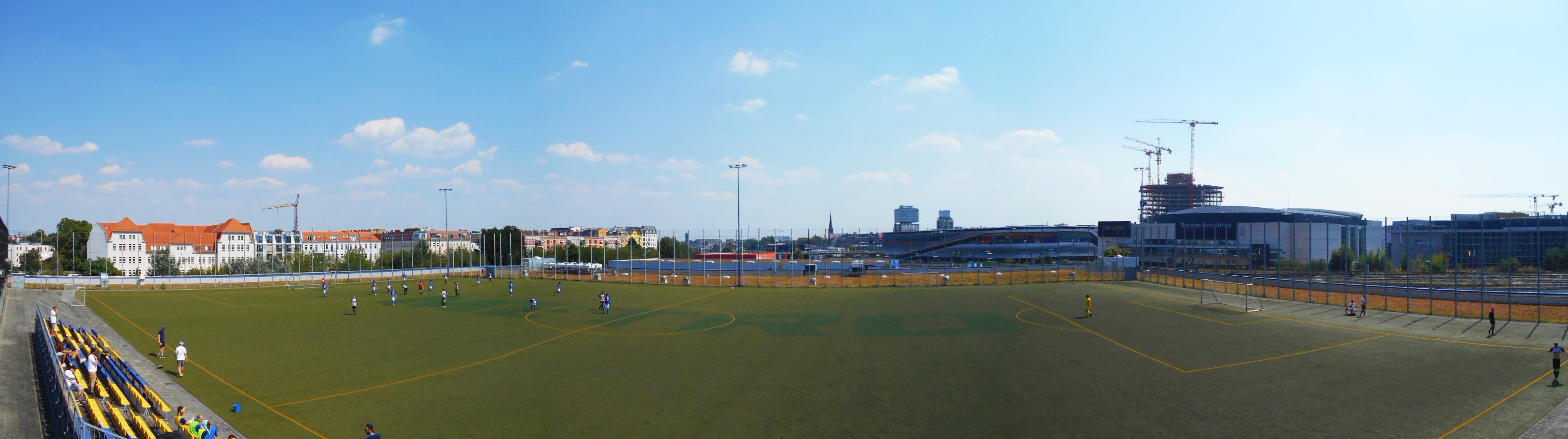 Fußballhimmel: SG Blau-Weiß Friedrichshain – Polar Pinguin Berlin