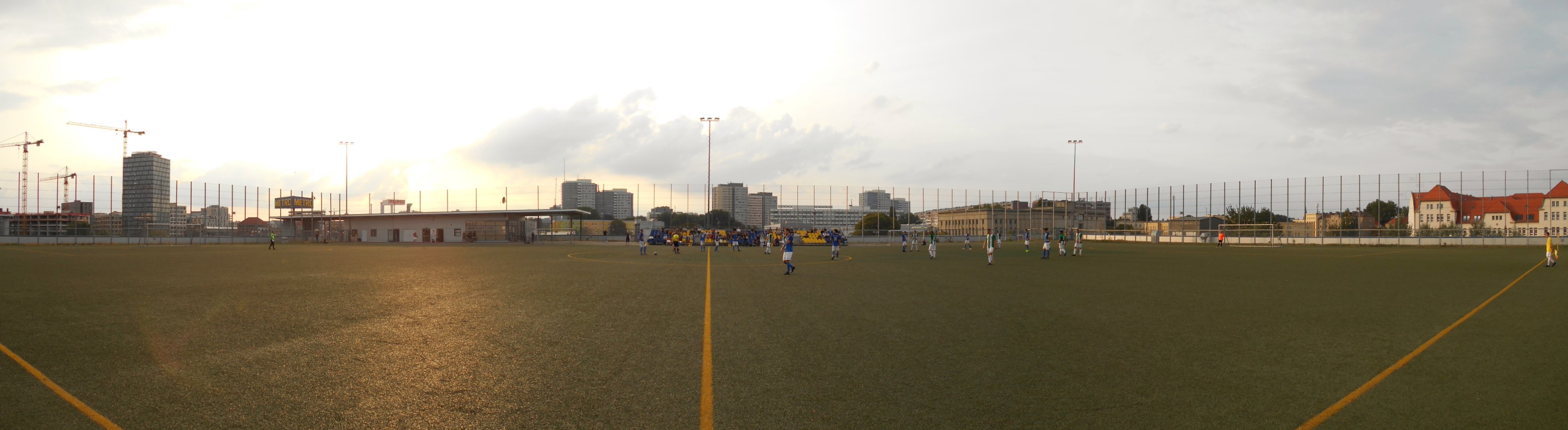 Fußballhimmel: SG Blau-Weiß Friedrichshain – VfB / Einheit zu Pankow