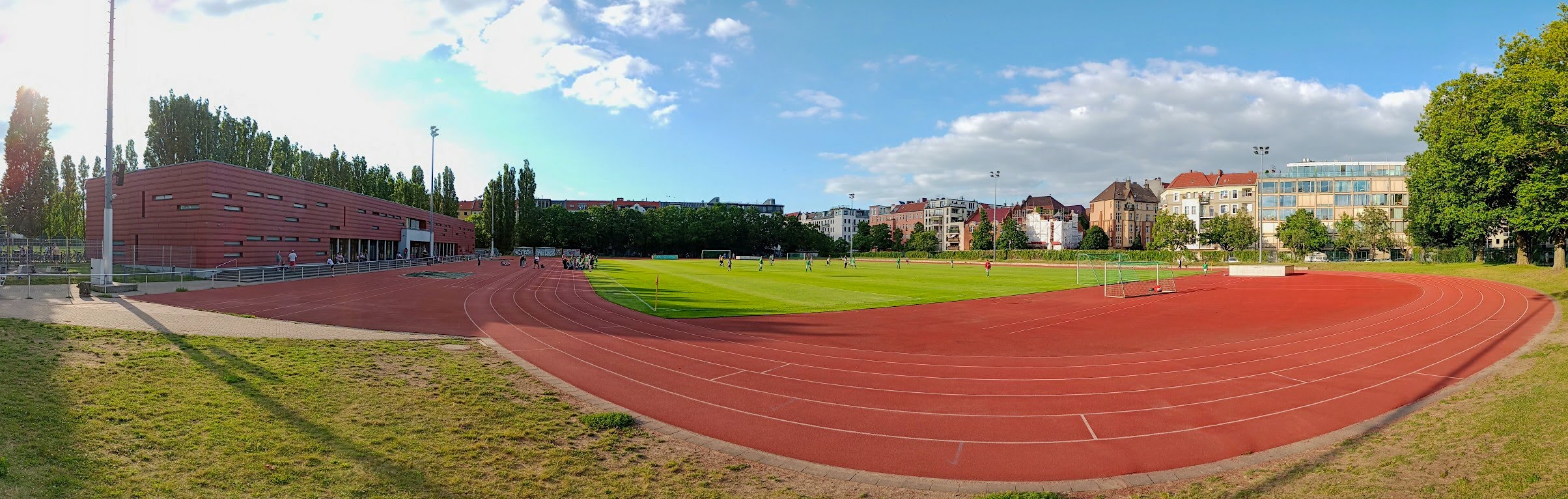 Kleines Stadion im F.-L.-Jahn-Sportpark: FC Bundestag – FC Diabetologie