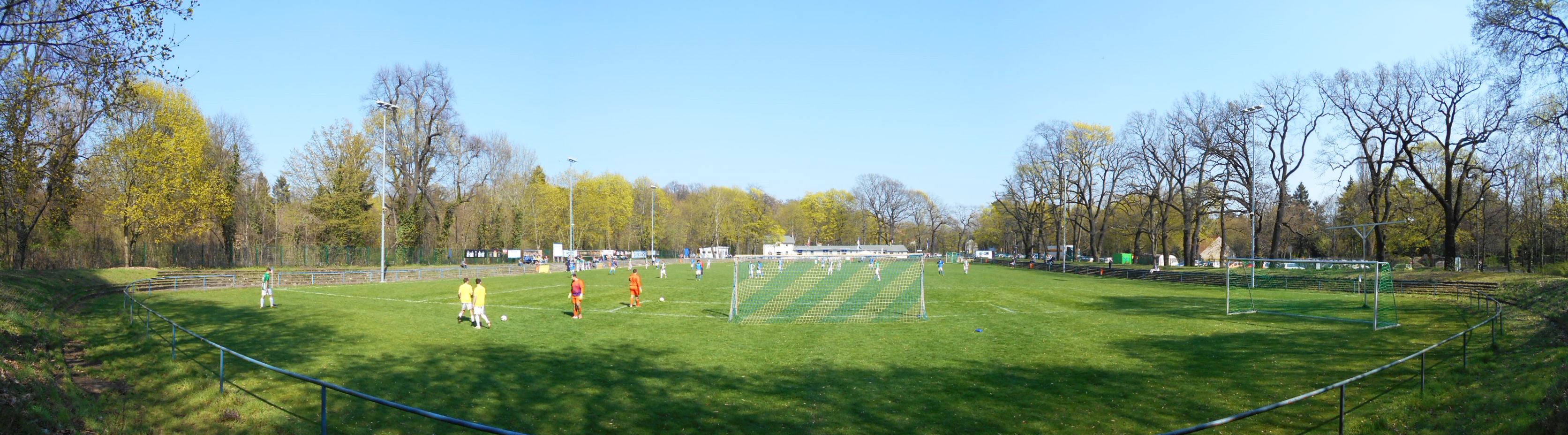 Paul-Zobel-Sportplatz: VfB / Einheit zu Pankow – SG Blau-Weiß Friedrichshain