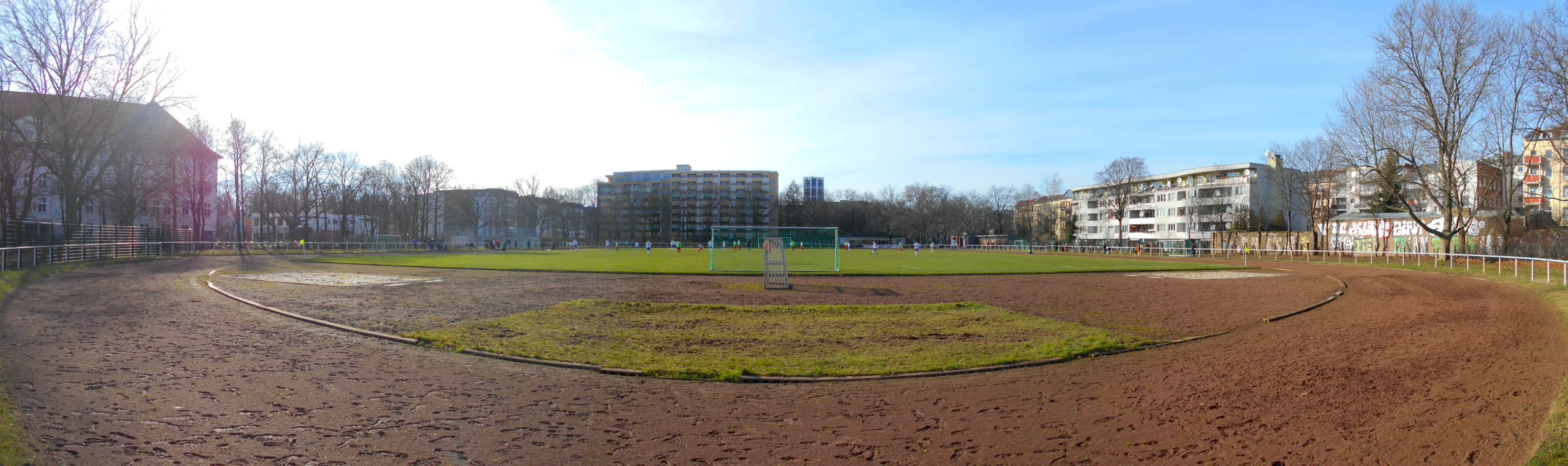 Silbersteinsportplatz: Neuköllner SF Gropiusstadt II – SG Blau-Weiß Friedrichshain