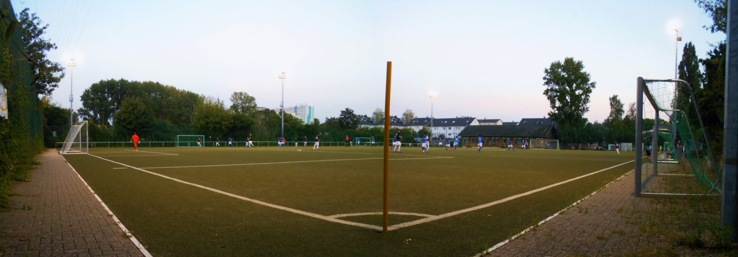 Sportplatz Bornitzstraße: SV Lichtenberg 47 II – SG Blau-Weiß Friedrichshain