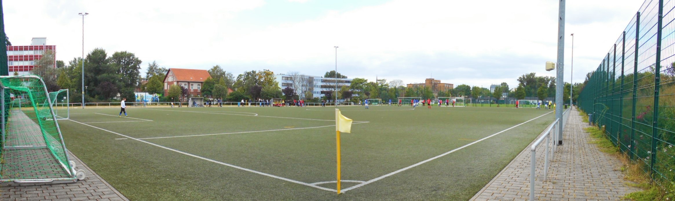 Sportplatz Fischerstraße: SV Sparta Lichtenberg II – SG Blau-Weiß Friedrichshain