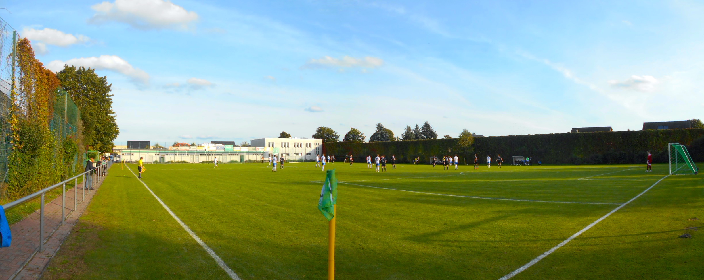 Sportplatz Grabensprung: VfB Fortuna Biesdorf – SG Blau-Weiß Friedrichshain