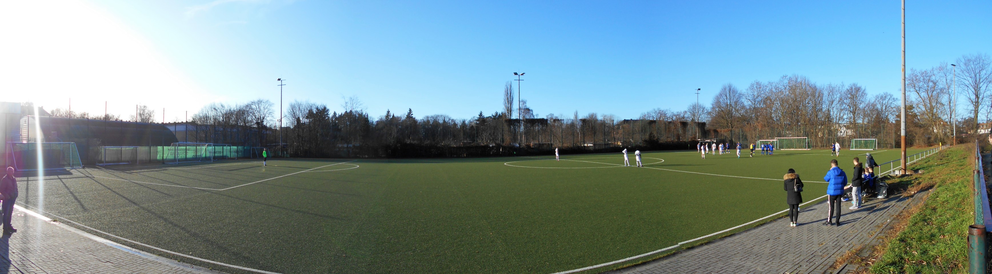 Sportplatz Hatzfeldtallee: 1. FC Pfarrverbund Nord – FSV Weißensee