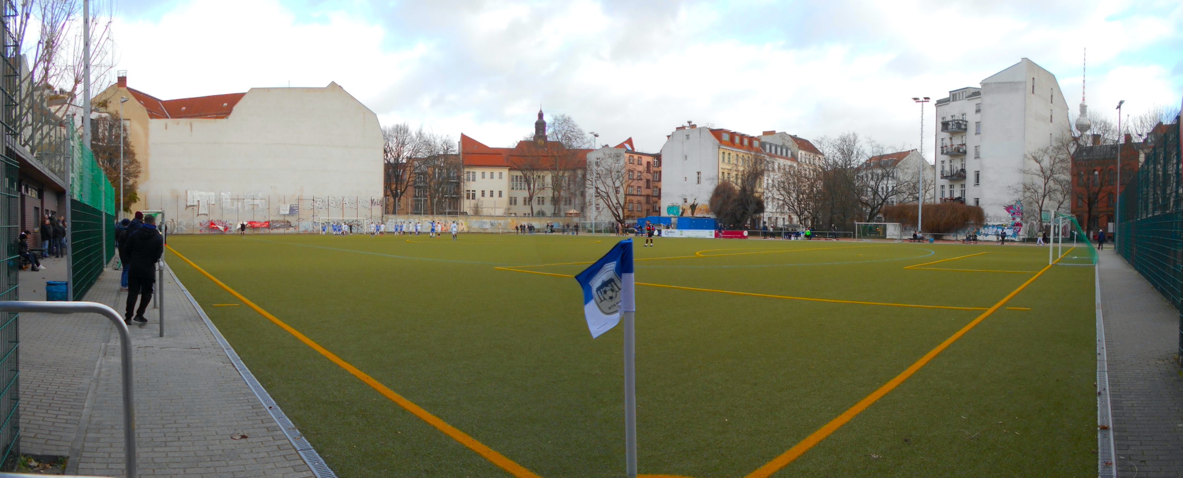 Sportplatz Kleine Hamburger Straße: SV Blau-Weiß Berolina Mitte – Hertha Berliner SC III