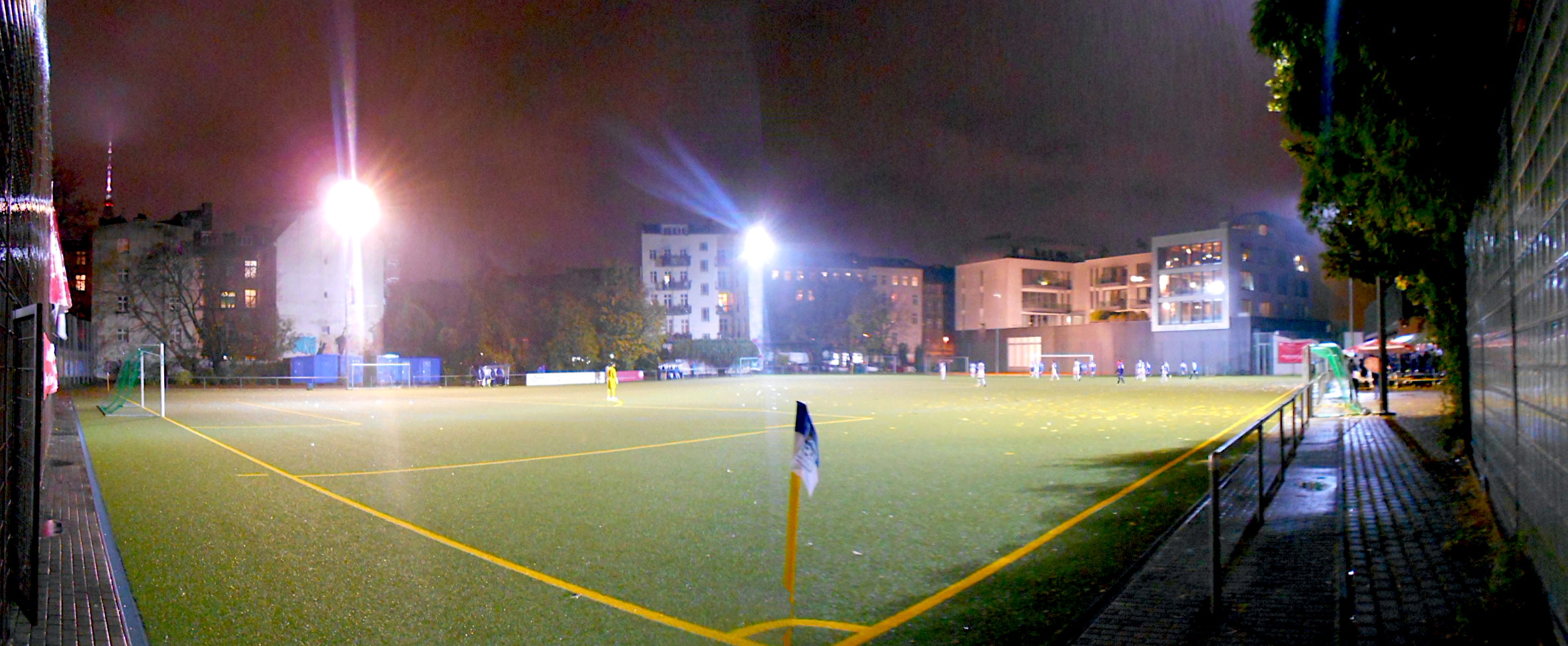 Sportplatz Kleine Hamburger Straße: SV Blau Weiß Berolina Mitte – Steglitz GB SK