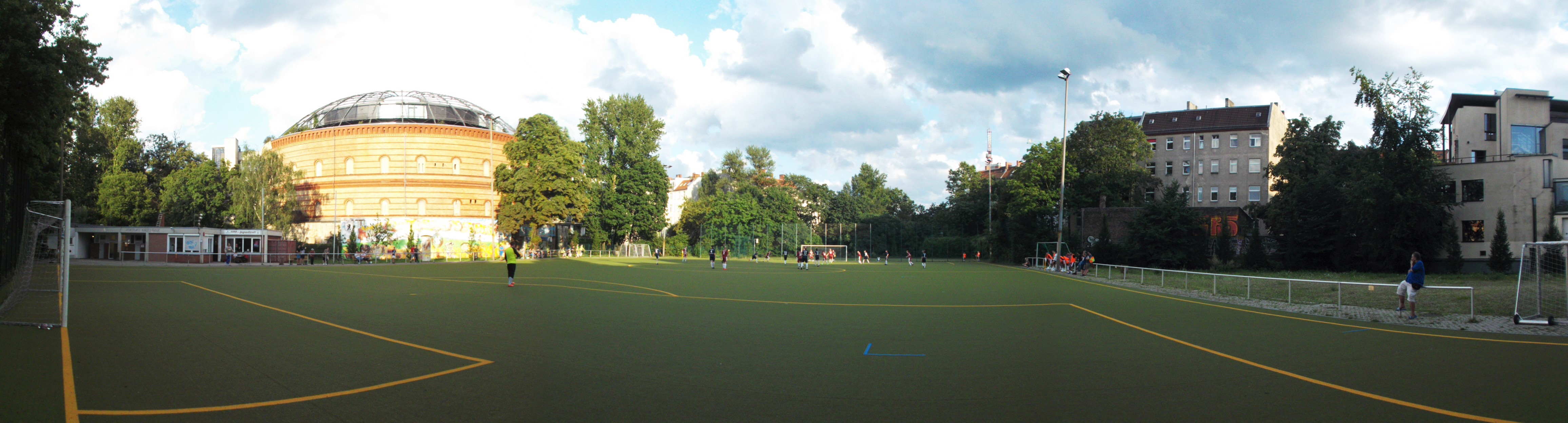 Sportplatz Körtestraße: SC Berliner Amateure – SG Blau-Weiß Friedrichshain
