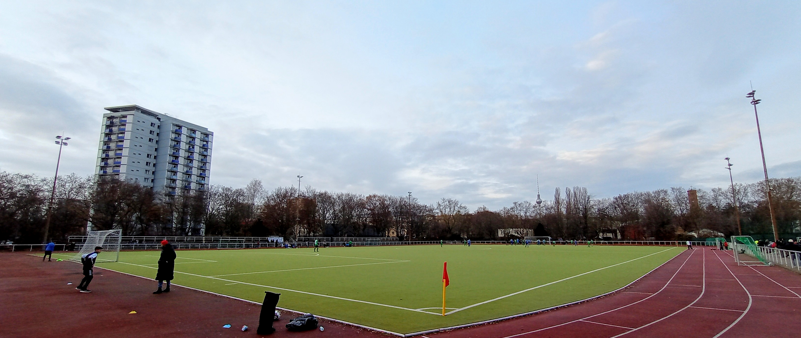 Sportplatz Lobeckstraße: SG Blau-Weiß Friedrichshain – Füchse Berlin Reinickendorf II