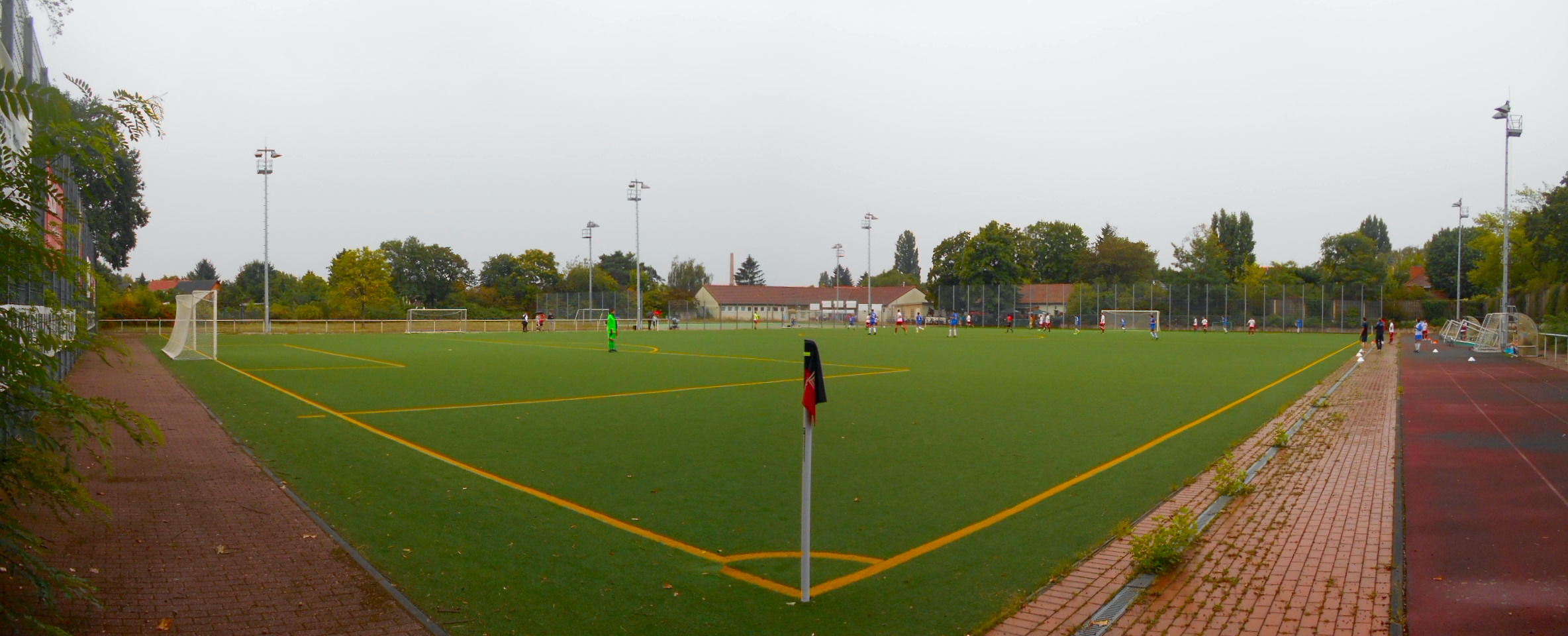 Sportplatz Lohnauer Stieg: Adlershofer BC II – SG Blau-Weiß Friedrichshain II