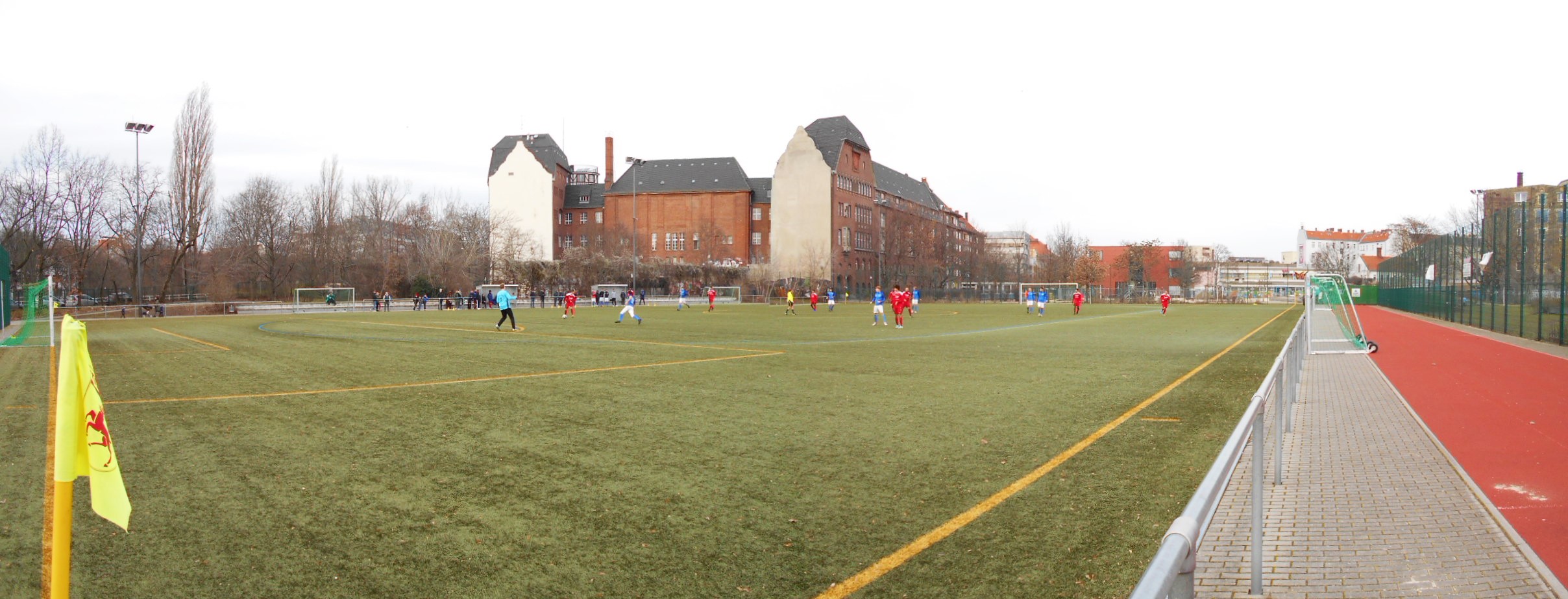 Sportplatz Neues Ufer: SpVgg Tiergarten – SG Blau-Weiß Friedrichshain