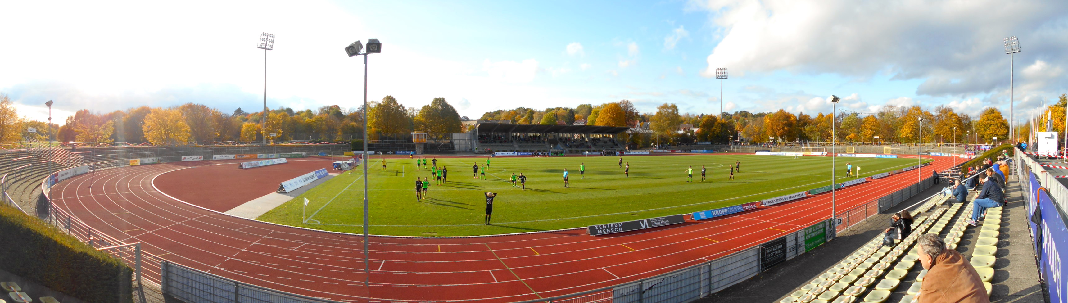 Stadion der Stadt Fulda im Sportpark Johannisau: SG Barockstadt Fulda-Lehnerz – SV Neuhof