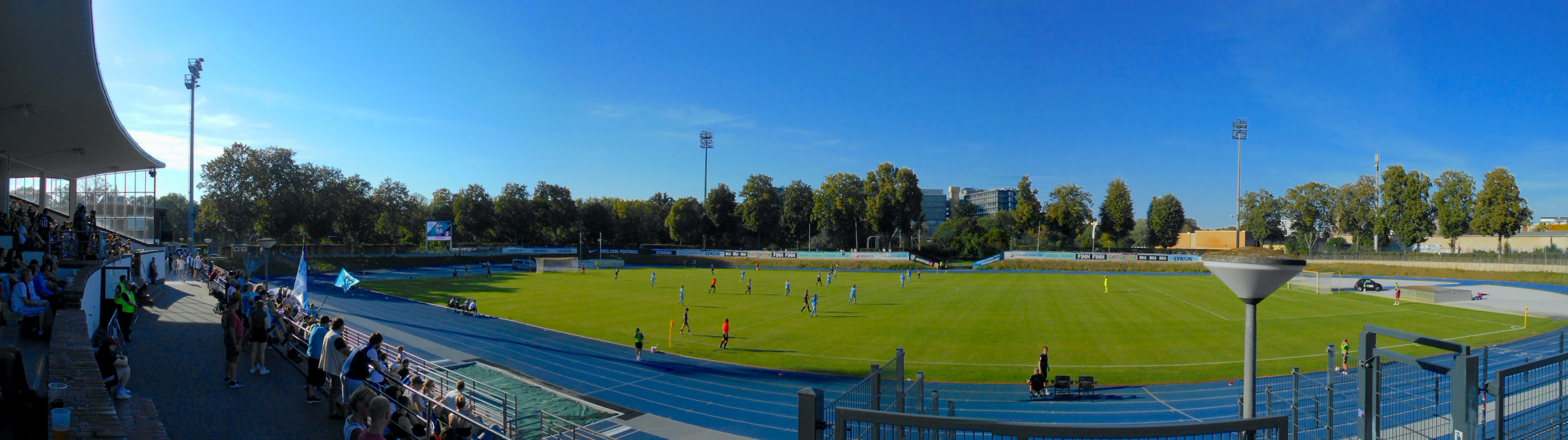 Stadion Lichterfelde: FC Viktoria 1889 Berlin – SV Henstedt-Ulzburg
