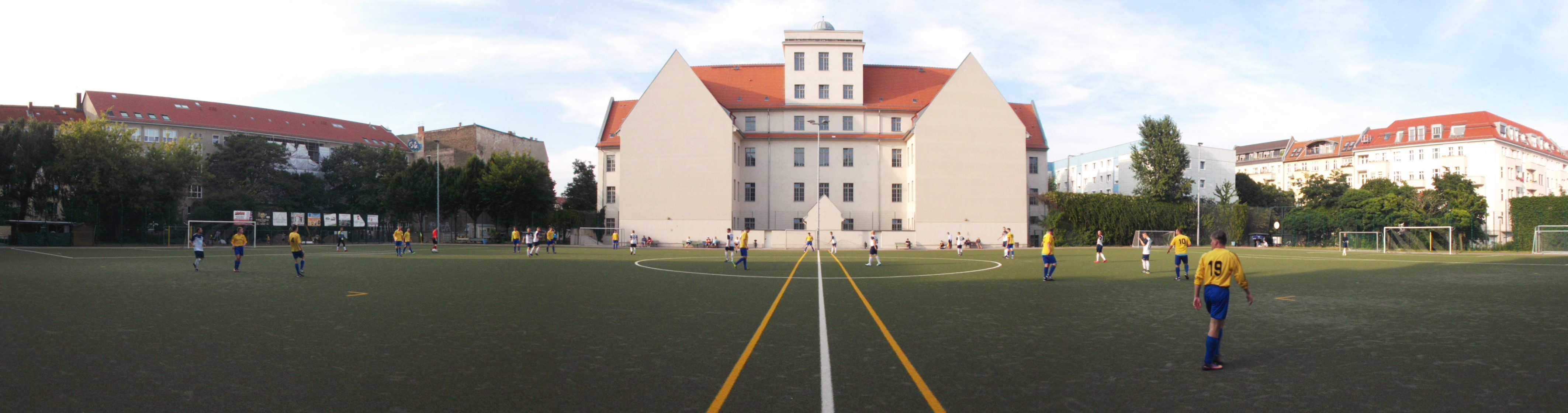 Tesch-Sportplatz: SG Blau-Weiß Buch – SG Nordring Berlin
