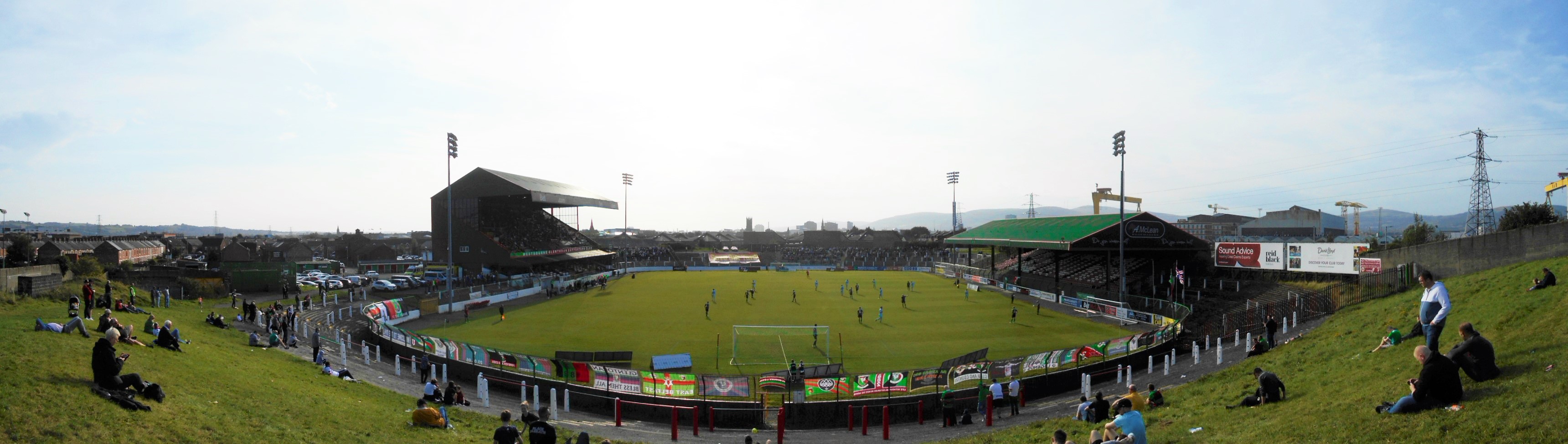 The Oval: Glentoran FC – Warrenpoint Town FC